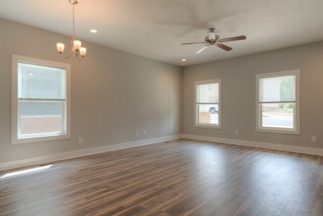 Building Photo - Uptown Village- 3 BR 3.5 Bath Townhome