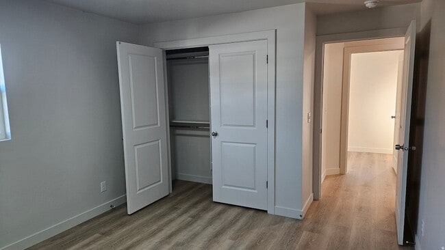 Building Photo - 146 N Main St