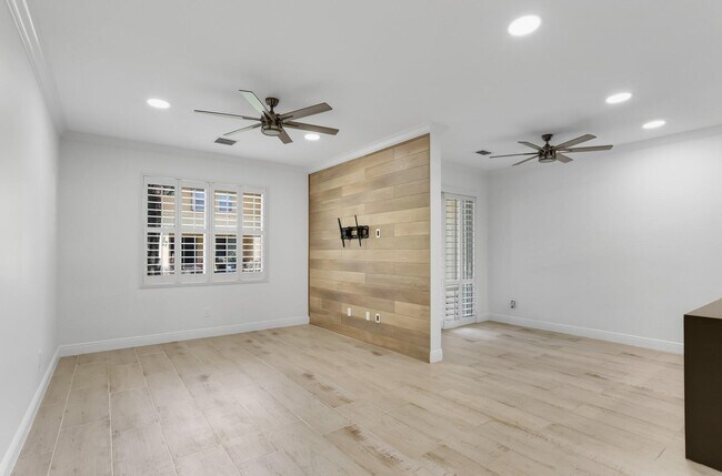 Building Photo - 384 River Bluff Ln