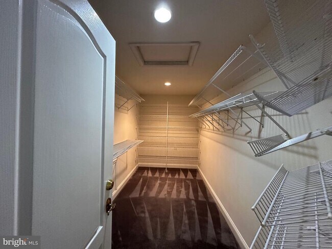 Building Photo - 5509 Thornbush Ct
