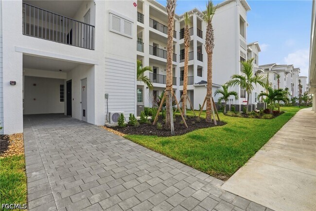 Building Photo - 15375 Grn Acrs Ave