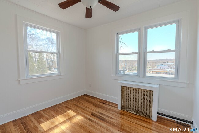 Building Photo - 2 Maplewood Terrace