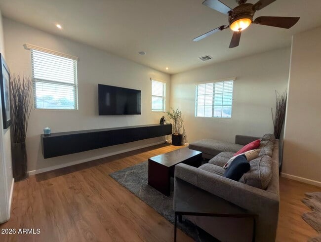 Building Photo - 51 W Hackberry Dr