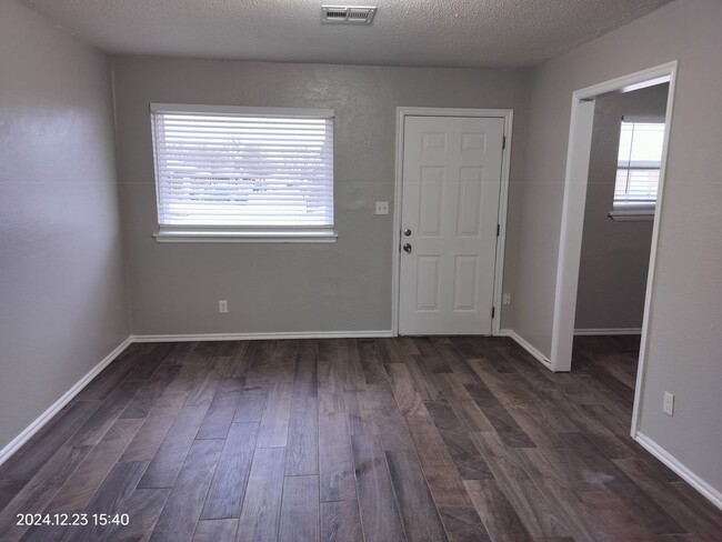 Building Photo - 1 bedroom apartment in Edmond, OK with cen...