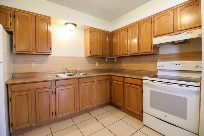 Building Photo - 3606 Swindell Rd