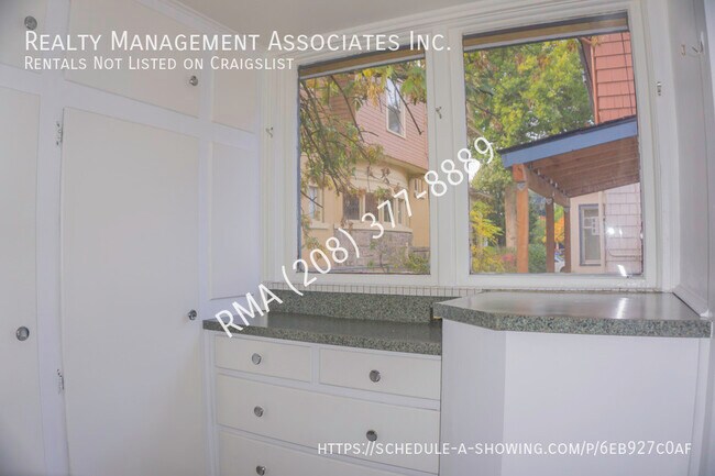 Building Photo - 712 W Franklin-#4