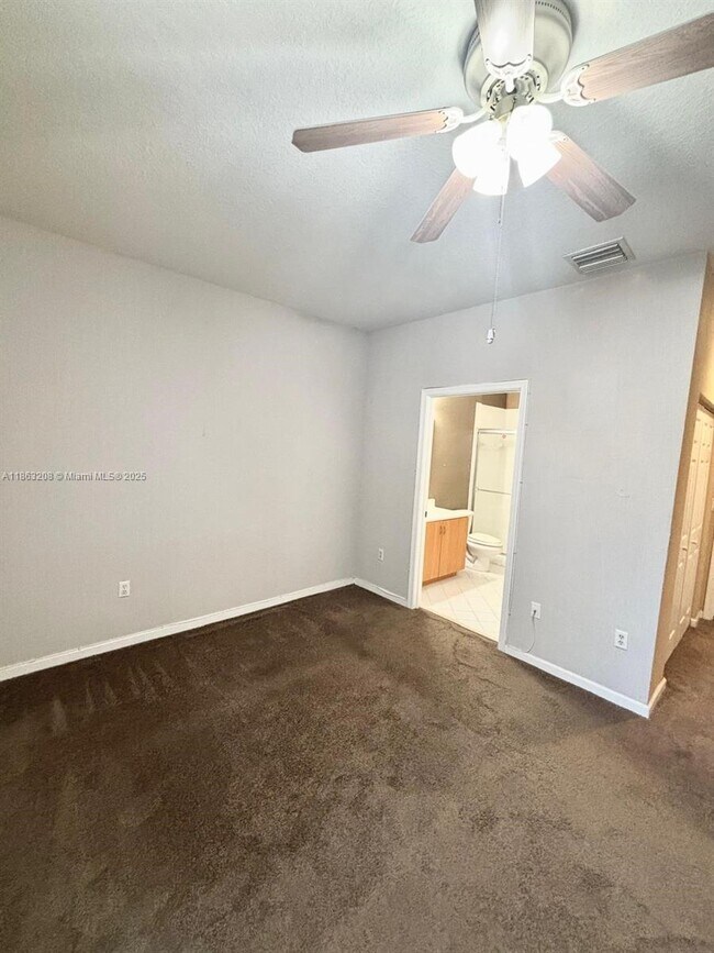 Building Photo - 2429 NW 31st Ct
