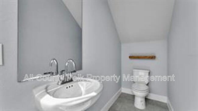 Building Photo - 1095 Woodland Oaks Dr