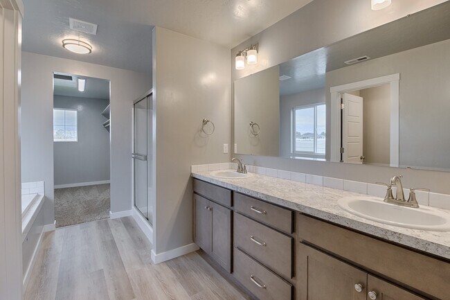 Building Photo - Newer home in Meridian  2100Sqft, Goldengrove Sub., Room for all of your Toys