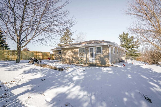 Building Photo - 4686 Capitol View Rd