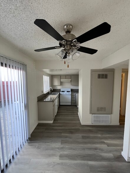 Building Photo - Mountain View Townhomes