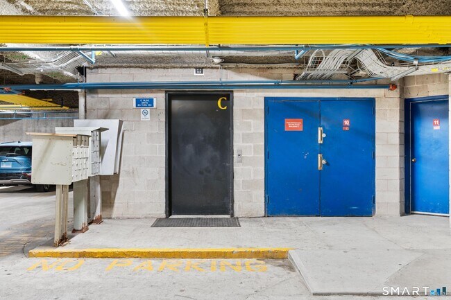 Building Photo - 95 Harbour Close
