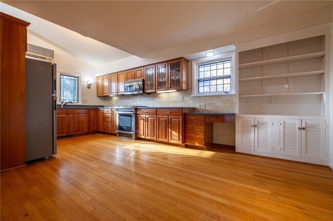 Building Photo - 305 Castlebar Rd