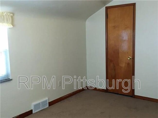 Building Photo - 2108 Lucina Ave