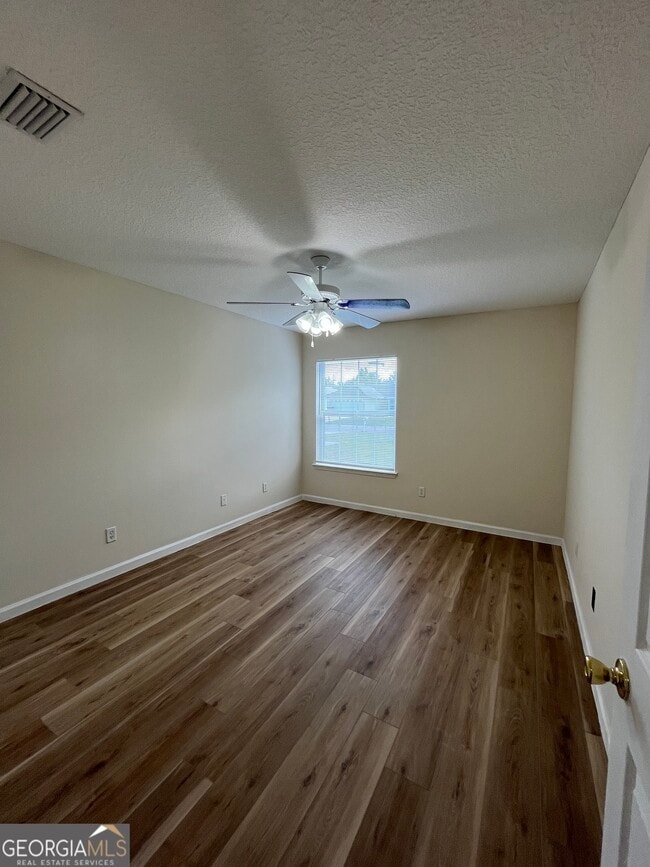 Building Photo - 207 Royal Palms Ave