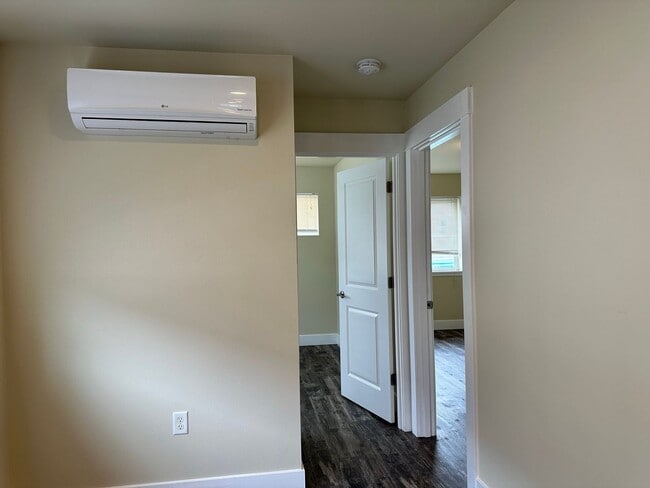 Building Photo - 215/217 Morton St