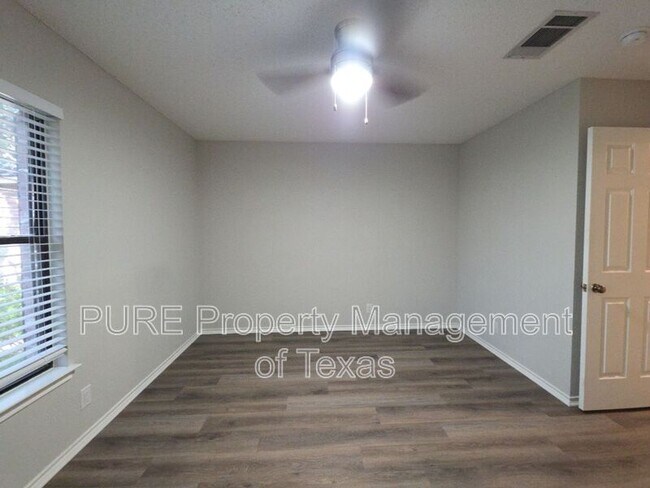 Building Photo - 1406 Bullhill Cove