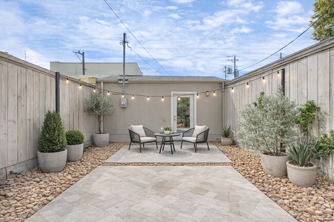 Building Photo - 3934 Roseland St