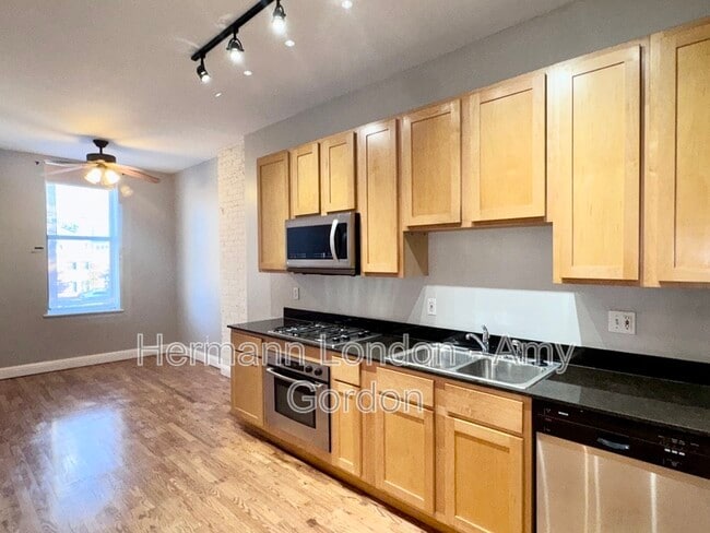 Building Photo - 1714 S Tucker Blvd