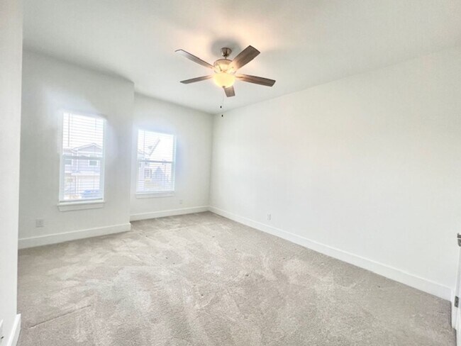 Building Photo - 107 Date Palm Ln