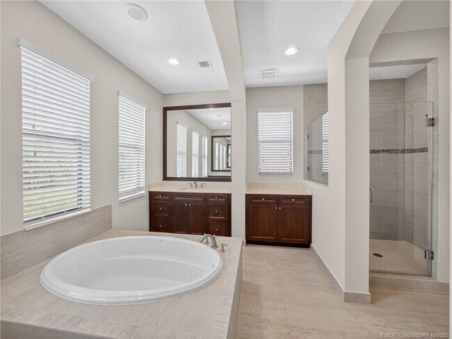 Building Photo - 259 Calmo Cir