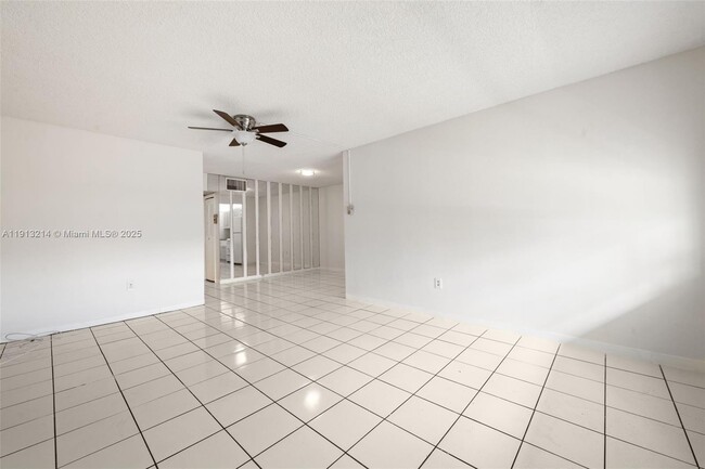 Building Photo - 20310 NE 2nd Ave