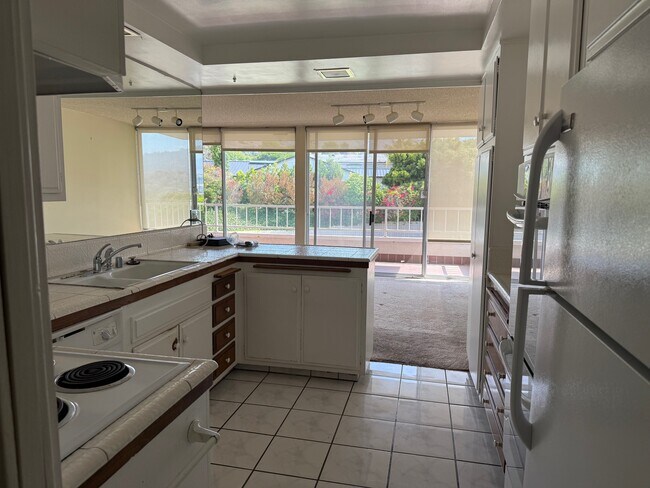 Kitchen - 32759 Seagate Dr
