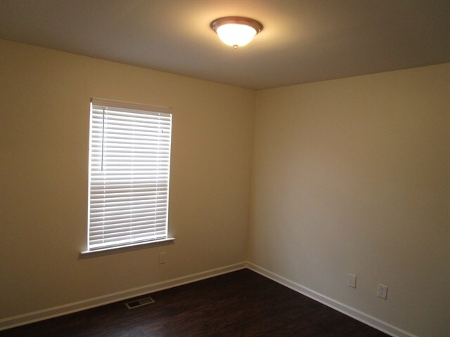 Building Photo - 1180 Cumberland Creek Way