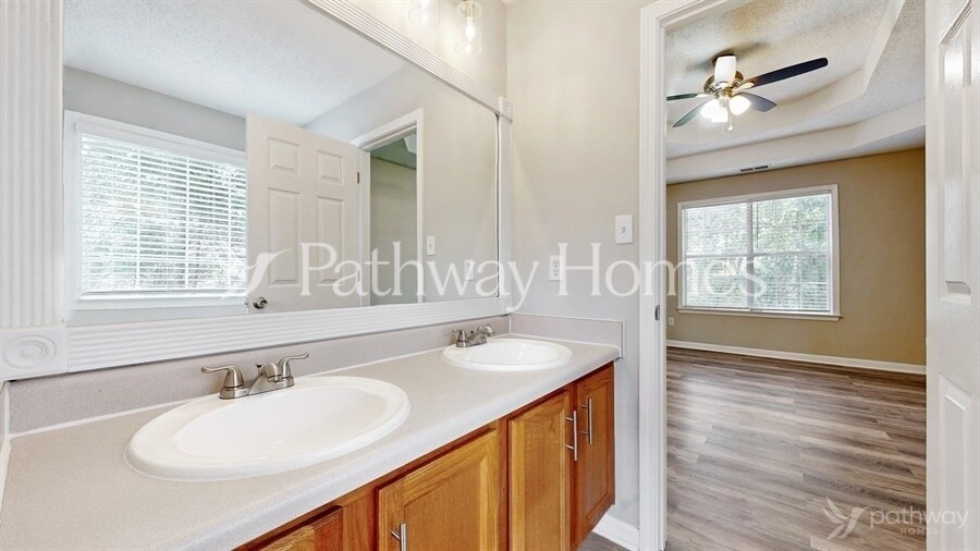 Building Photo - 10891 Knotty Pine Pl