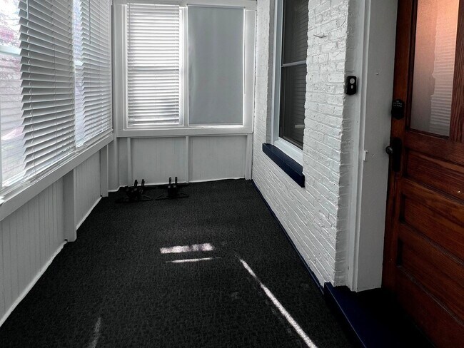 Building Photo - 2447 N Mozart St