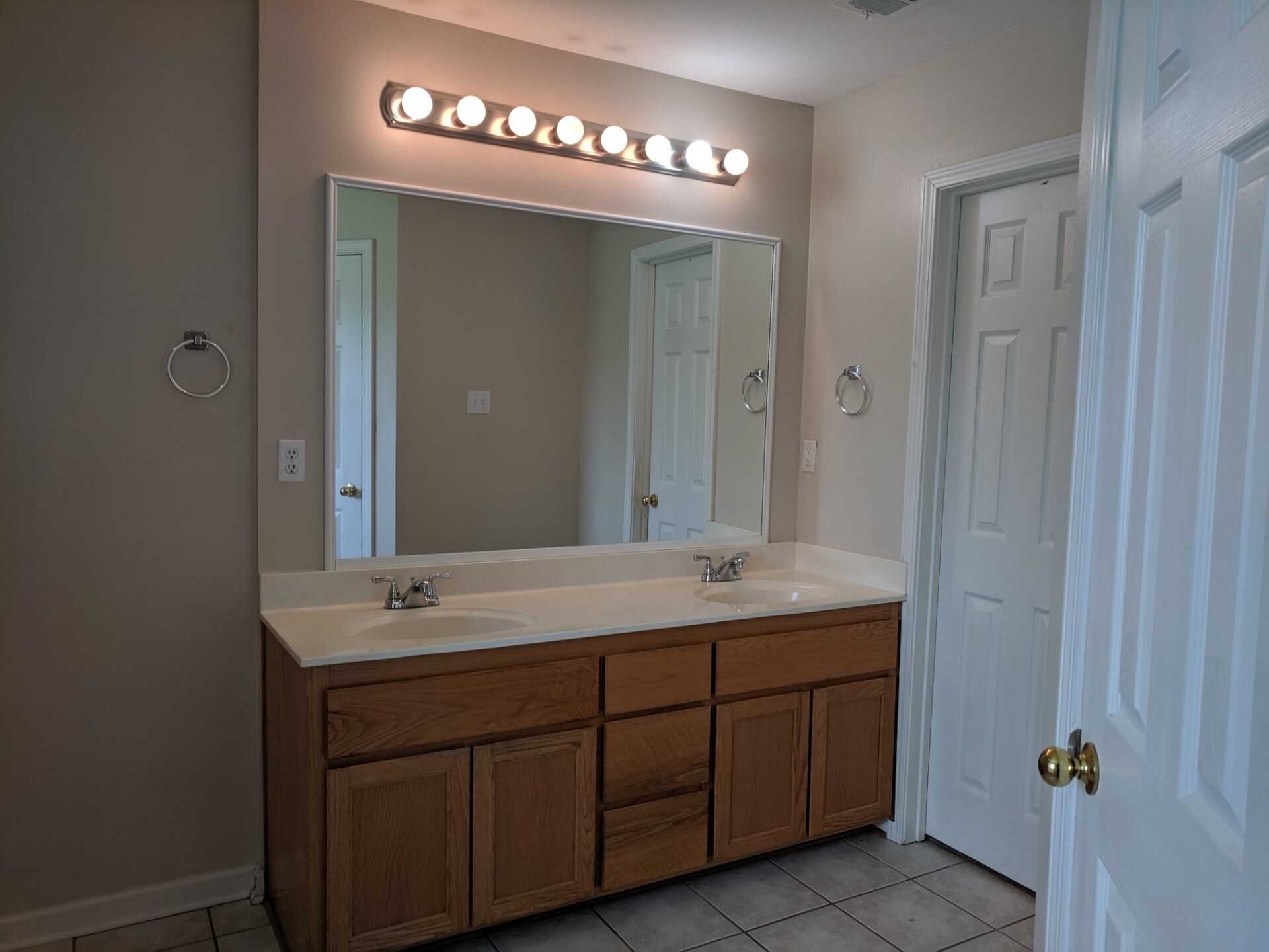 Building Photo - 36044 Raleigh Dr