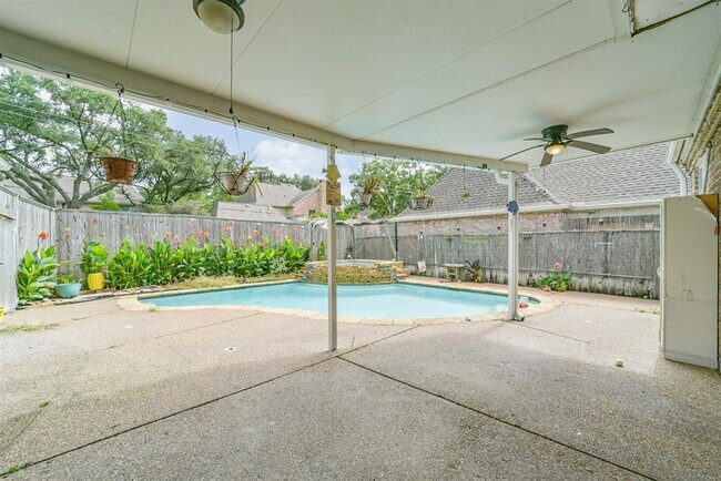 Building Photo - 15738 Fleetwood Oaks Dr