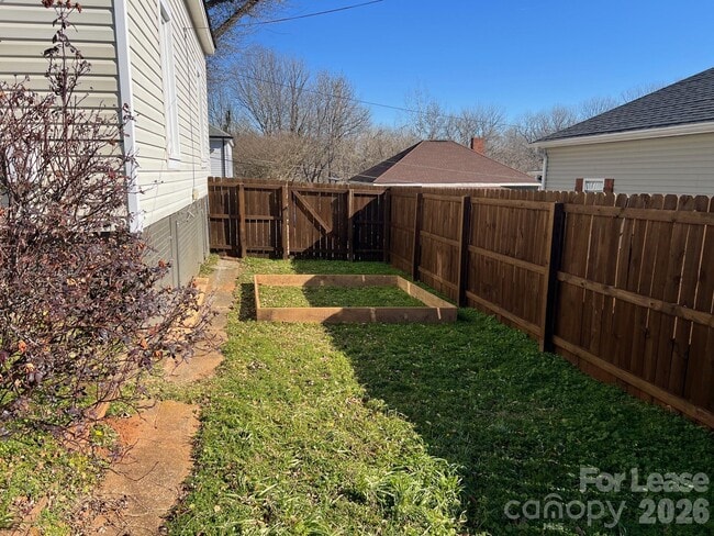 Building Photo - 15 1st St