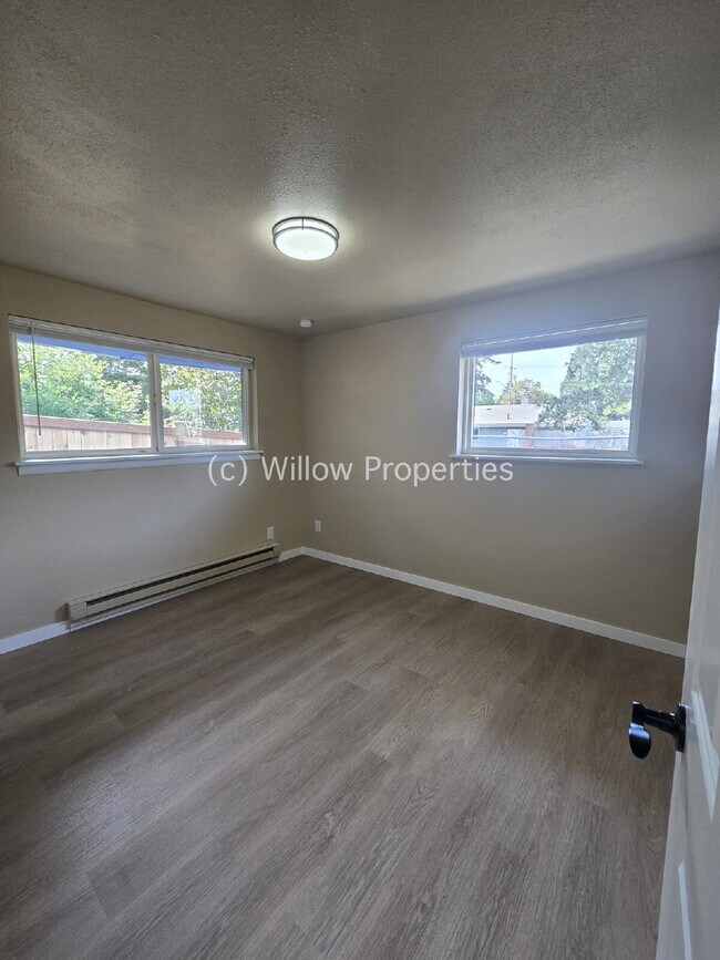 Building Photo - One Bedroom Newly Remodeled