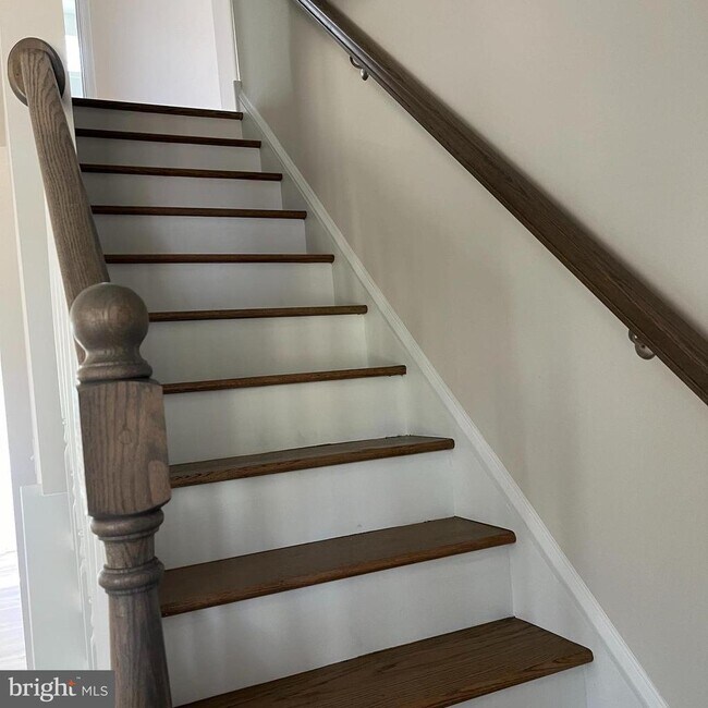 Building Photo - 7 Maloney Ave