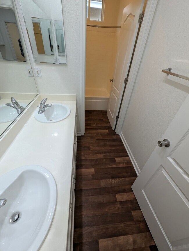 Building Photo - Well-Appointed Fairfield 4/2.5 Home with Excellent Location + Price