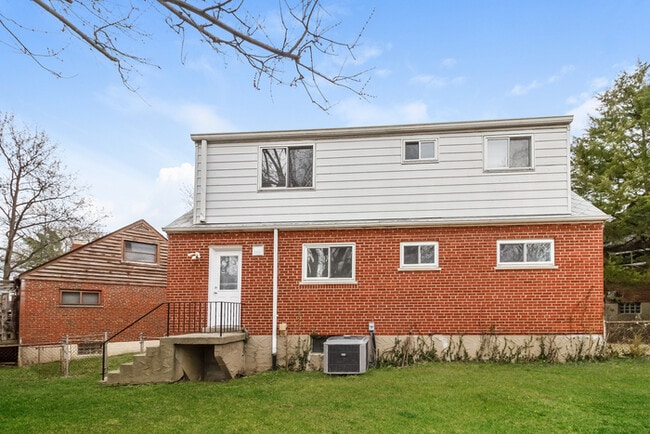Building Photo - 7113 Salmar Ct