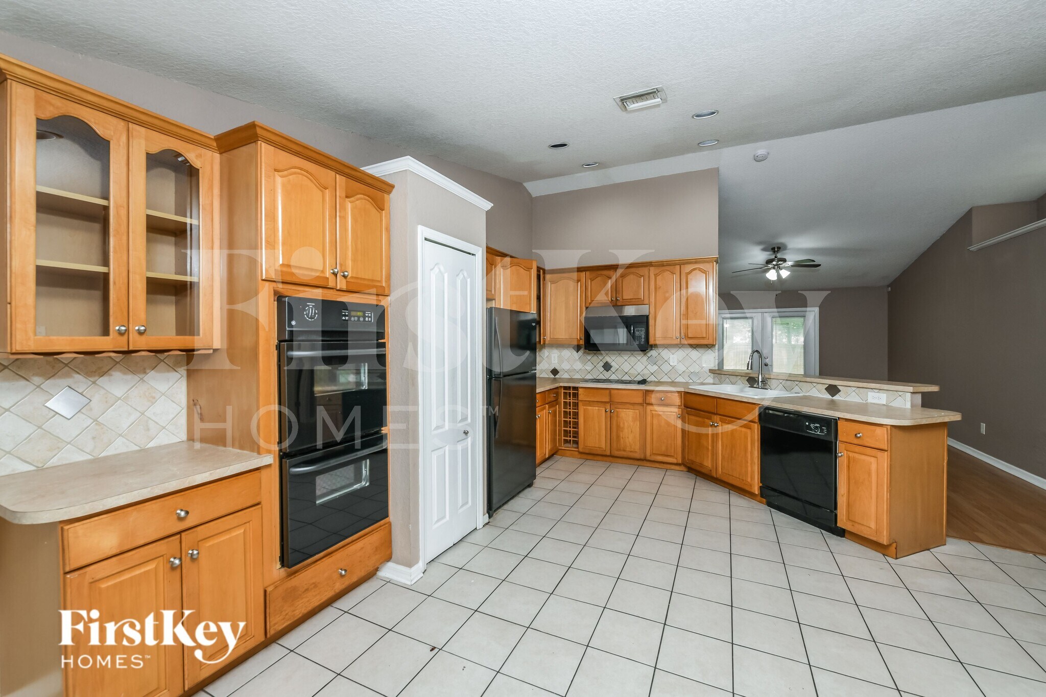 Building Photo - 325 Crabtree Ave