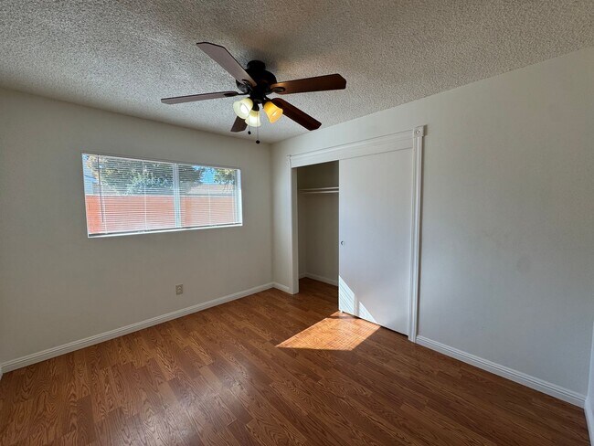 Building Photo - Spacious SW Bakersfield home!