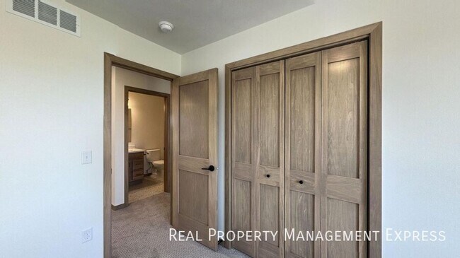 Building Photo - 9000 W Jerald Pl