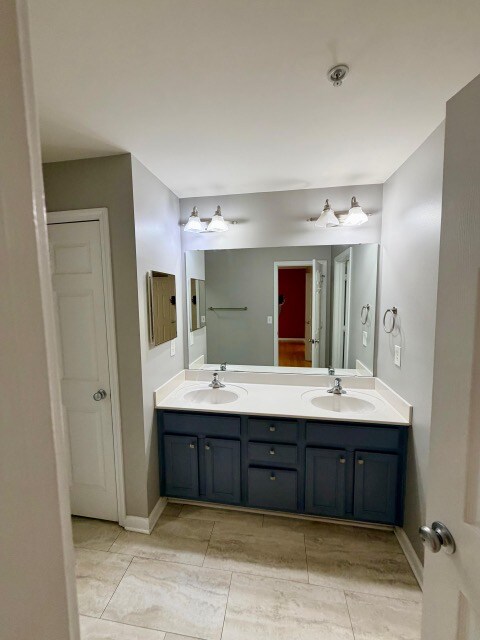 Building Photo - 607 Raphael Place