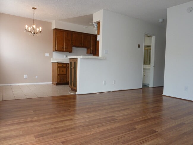 Building Photo - 2055 Rodney Dr