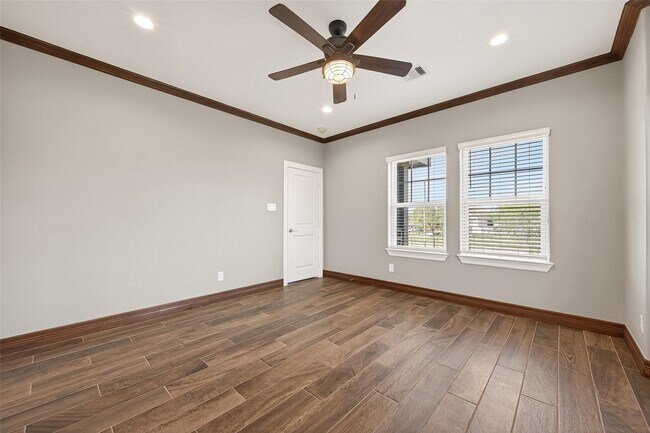 Building Photo - 2410 Engeling Rd