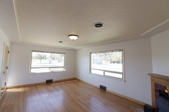 Building Photo - Charming 2 Bed / 1 Bath Home in Redmond!