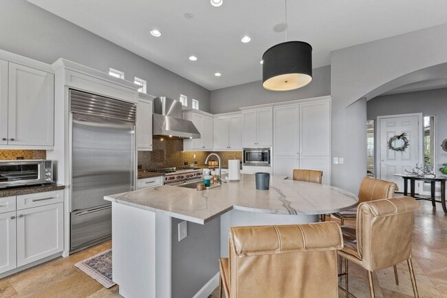 Building Photo - Beautiful Home in ArrowCreek!