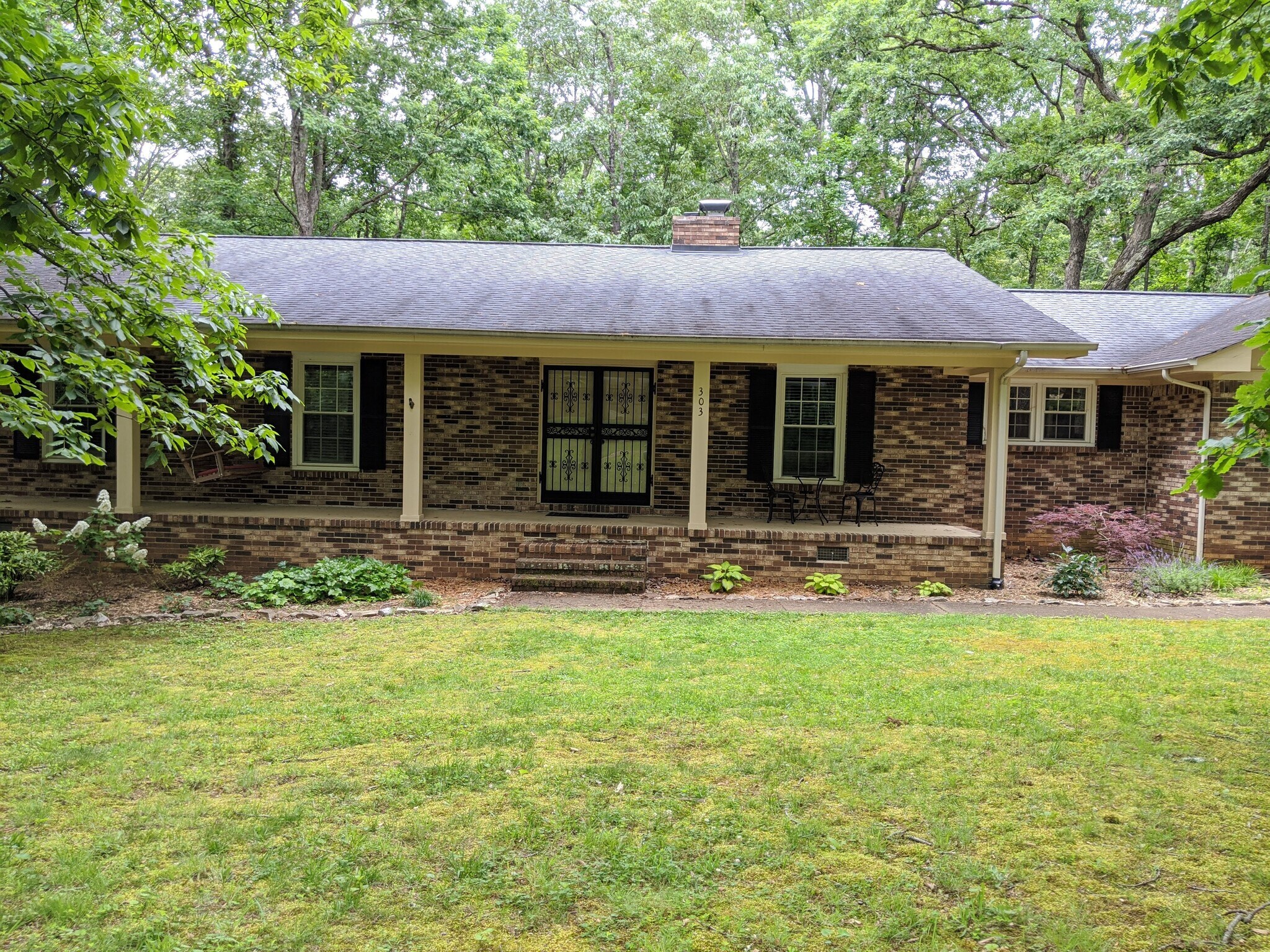 Building Photo - 303 Ferncliff Dr