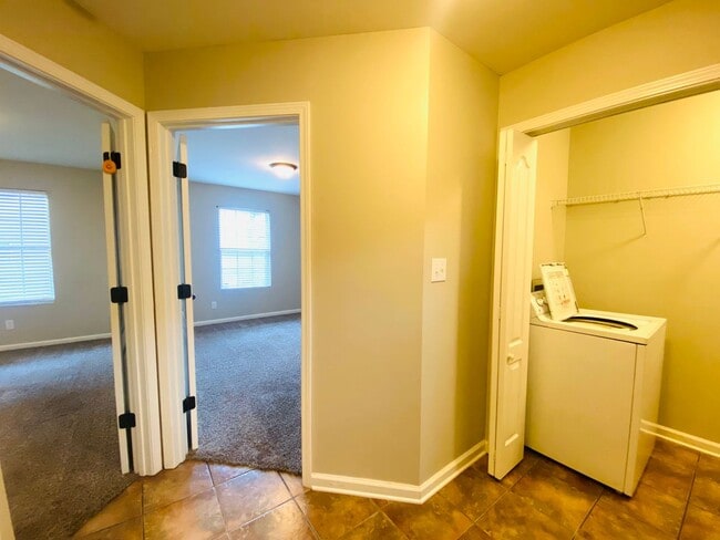 Building Photo - 1728 Thistlewood Dr