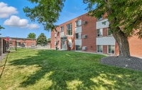 Building Photo - Beautifully Renovated 3 Bedroom Apartment with Private Balcony, In-Unit Laundry & A/C