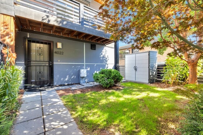 Building Photo - Modern 2-Bedroom Townhome in the Heart of ...