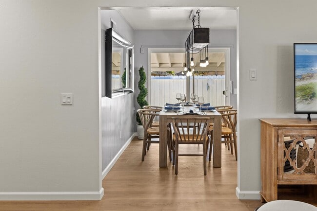 Building Photo - 1571 David Ave